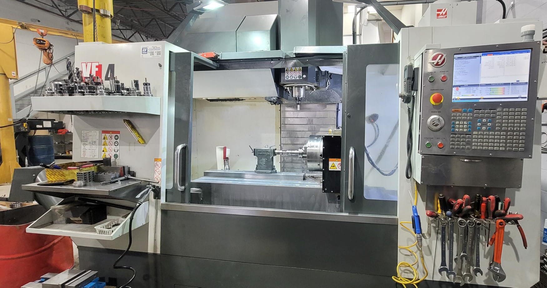 Haas VF-4 VMC, 2018 - TSC, Side Mount Tool Changer, WIPS-R, Chip Auger, Renishaw Wireless Intuitive Probing