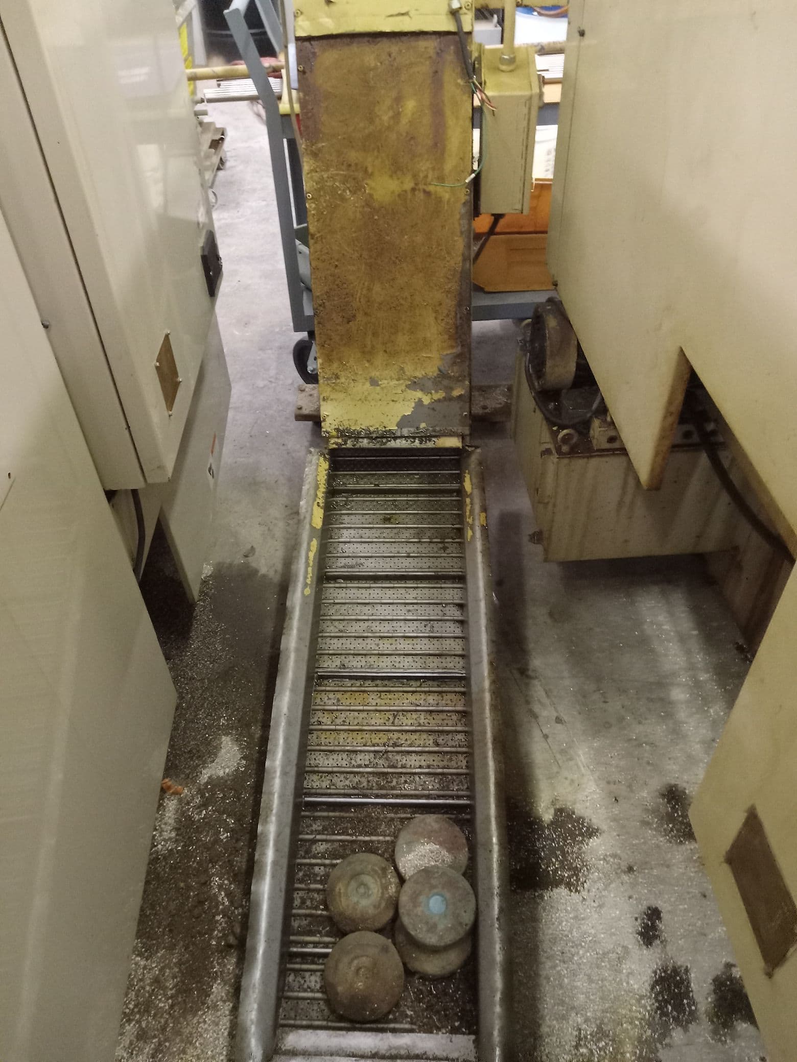 Okuma Howa ACT-35 CNC Lathe, 1997 - Tailstock, Chip Conveyor - Image 5
