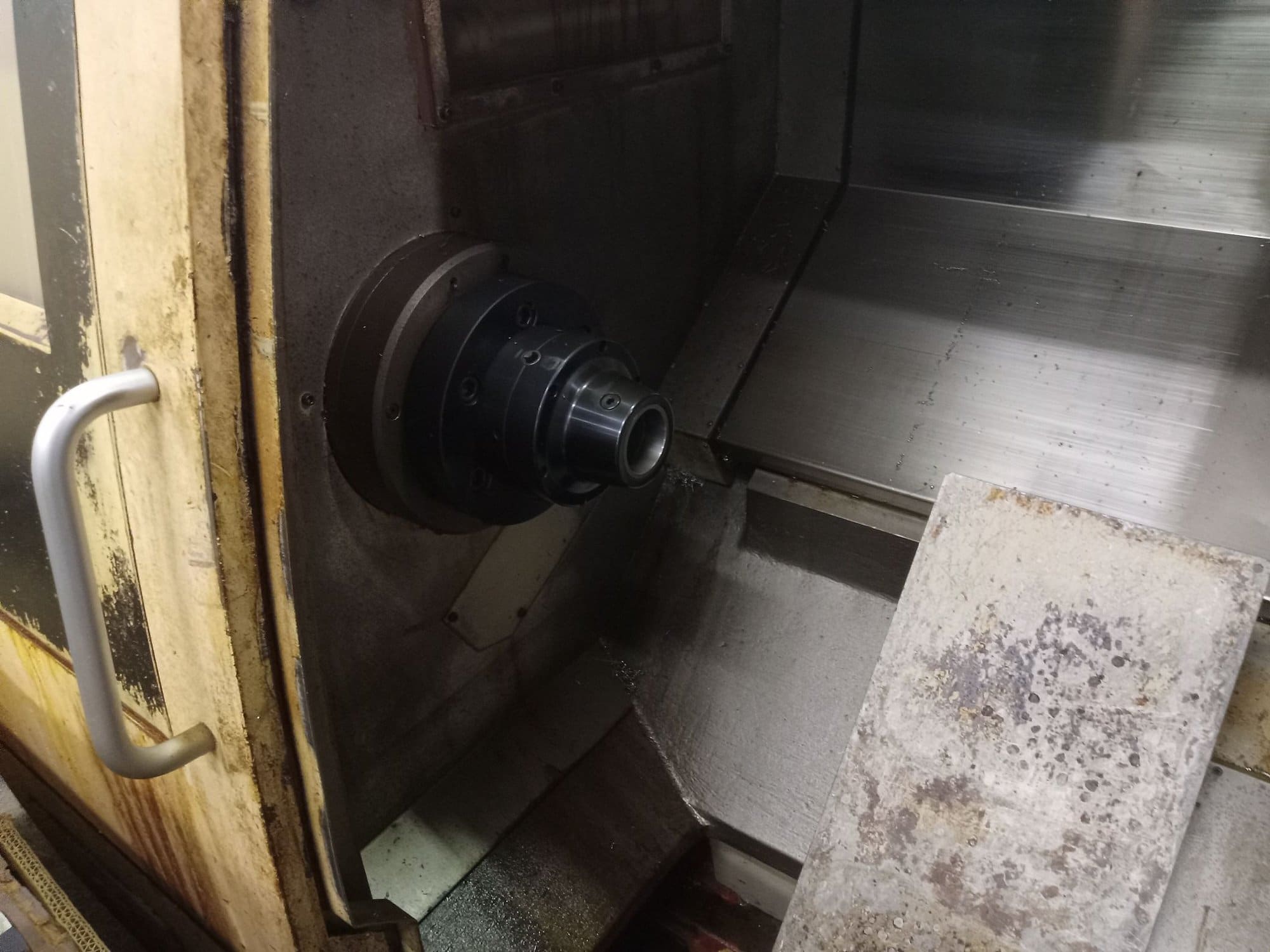 Okuma Howa ACT-35 CNC Lathe, 1997 - Tailstock, Chip Conveyor - Image 8