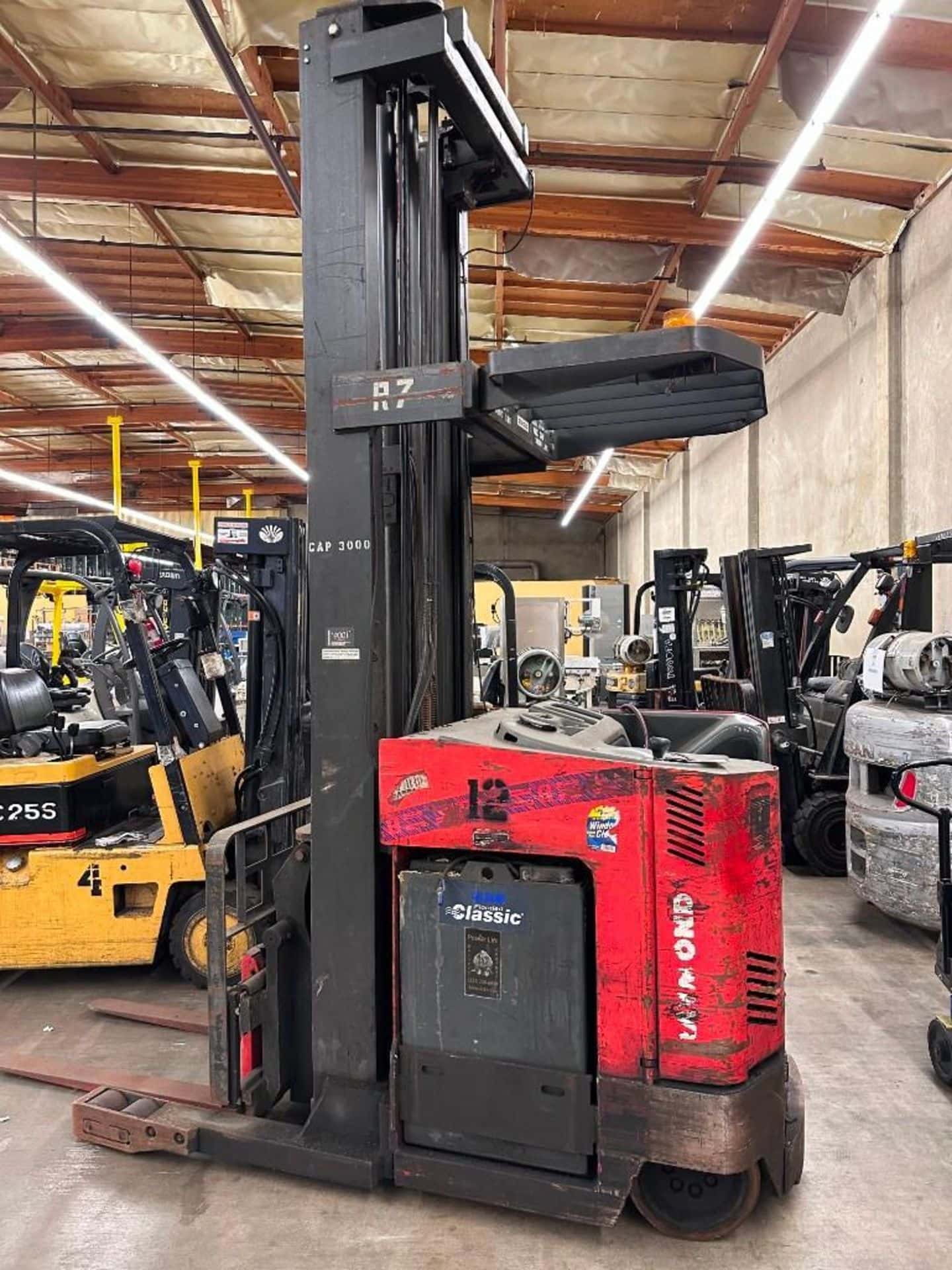 3000lb-raymond-easi-dr30tt-electric-narrow-aisle-forklift-lot111 3000lb raymond easi dr30tt electric narrow aisle forklift