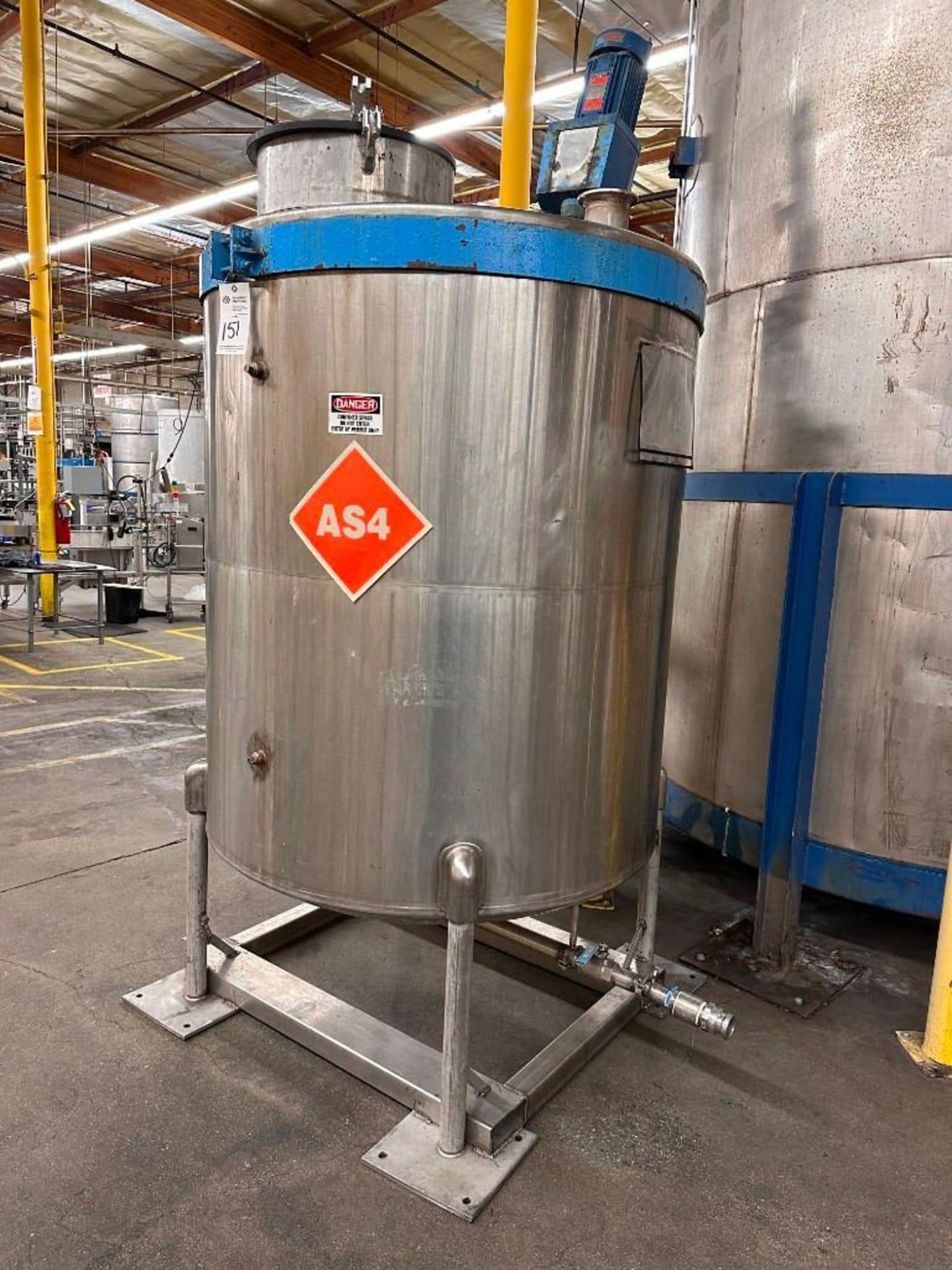 600-gallon-stainless-steel-mixing-tank-with-prop-agitation-lot151 600 gallon stainless steel mixing- tank with prop agitation