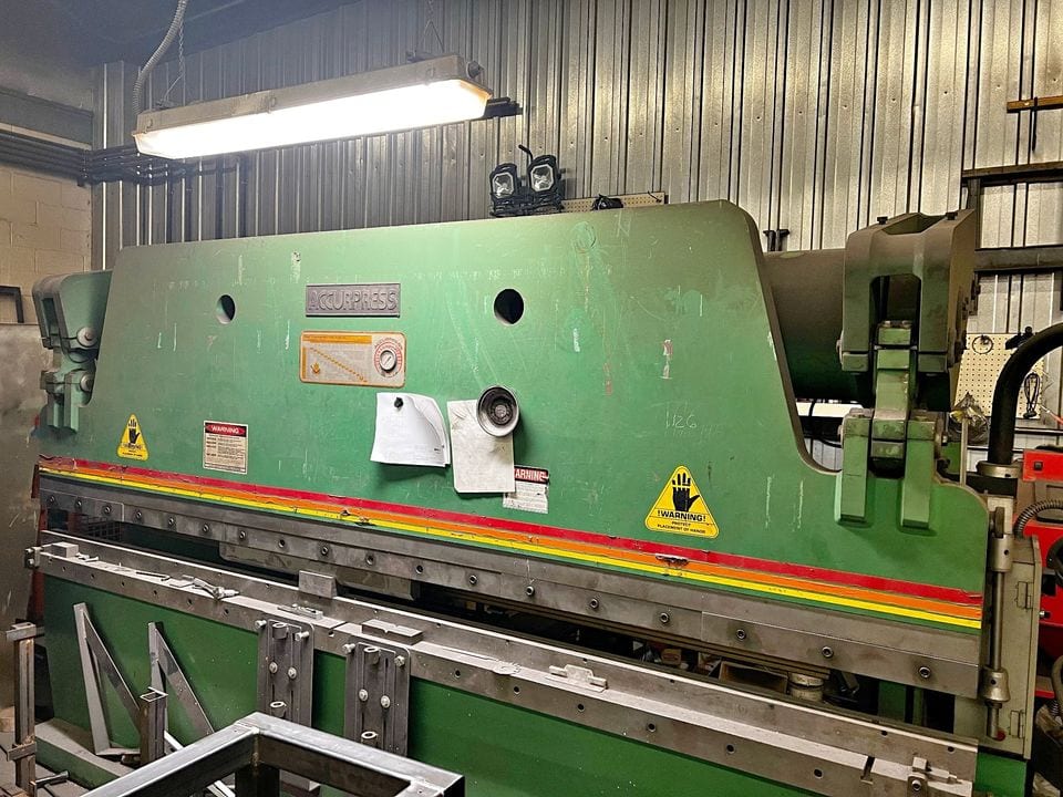 175 Ton x 12' Accurpress 717512, 1990 - CNC Backgauge and Tooling