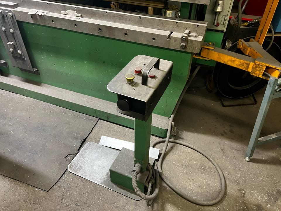 175 Ton x 12' Accurpress 717512, 1990 - CNC Backgauge and Tooling - Image 4