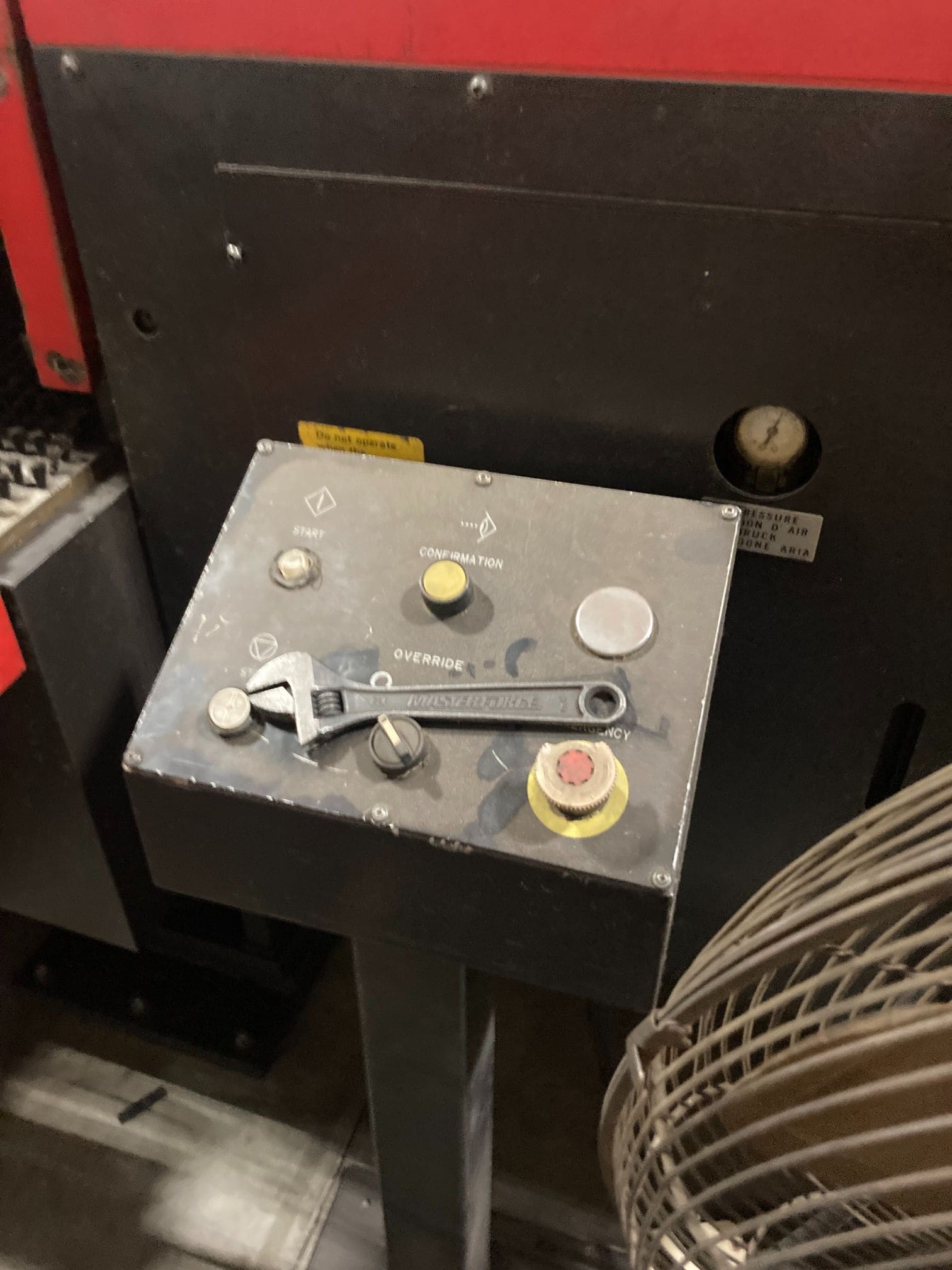 33 Ton Amada VIPROS 358 King II CNC Turret Punch, 1999 - Load/Unload, Chiller, Tool Sharpener - Image 19
