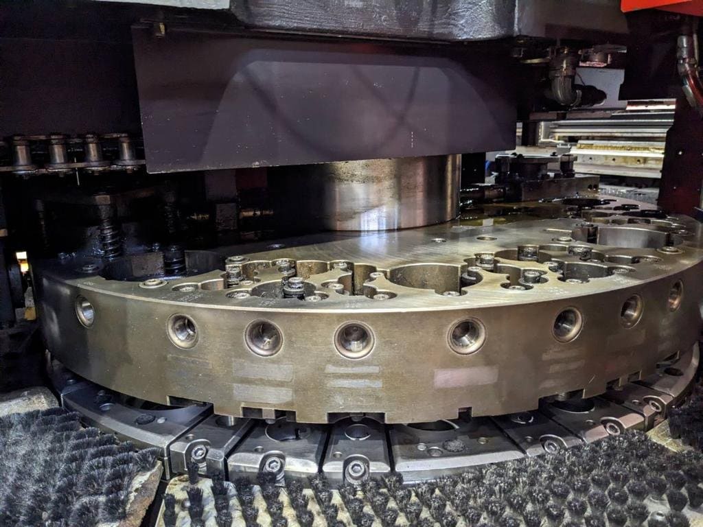 22 Ton Amada EM2510-NT Turret Punch Press - 2004, 50" x 100" Table, 58 Station 2 Auto Index - Image 8