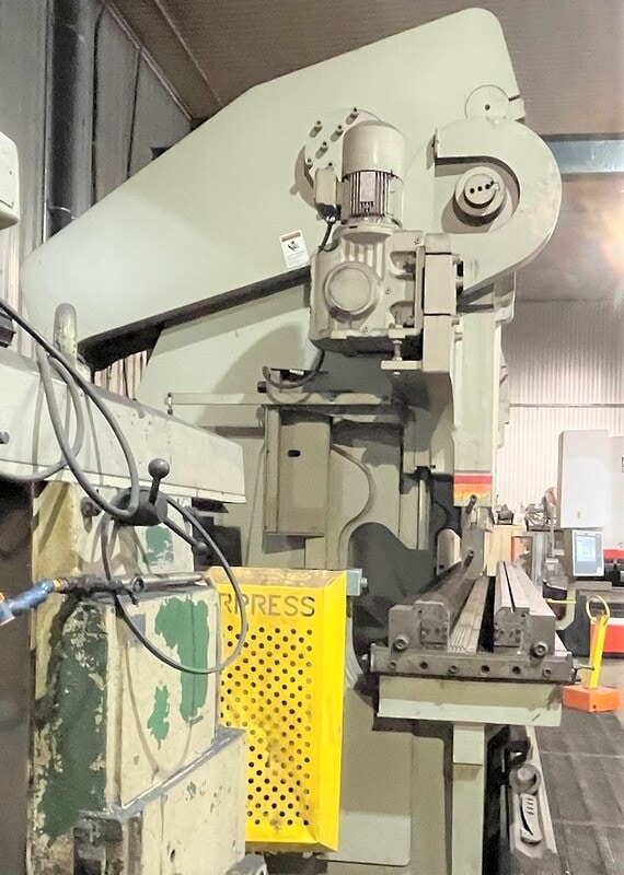 600 Ton x 16' Accurpress 760016 CNC Press Brake, 2010 - Flush Floor, Variable Lower Die, Tooling Included - Image 2