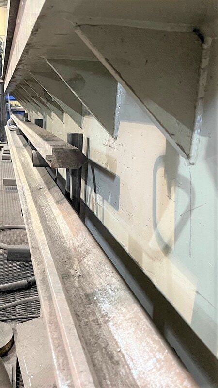 600 Ton x 16' Accurpress 760016 CNC Press Brake, 2010 - Flush Floor, Variable Lower Die, Tooling Included - Image 5
