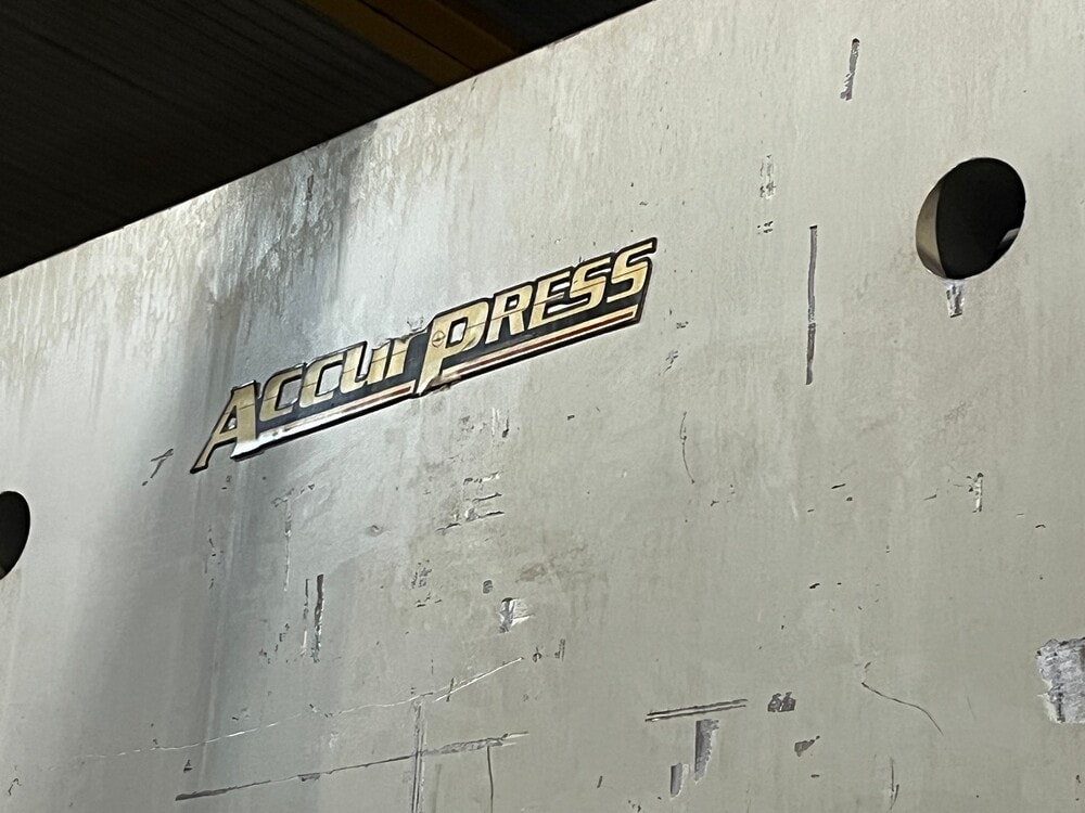600 Ton x 16' Accurpress 760016 CNC Press Brake, 2010 - Flush Floor, Variable Lower Die, Tooling Included - Image 12