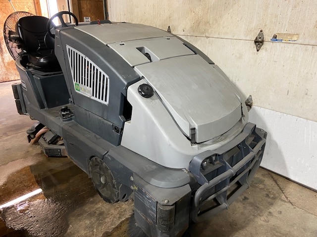 Advance CS7000 48B Floor Scrubber, 2012 - Image 2