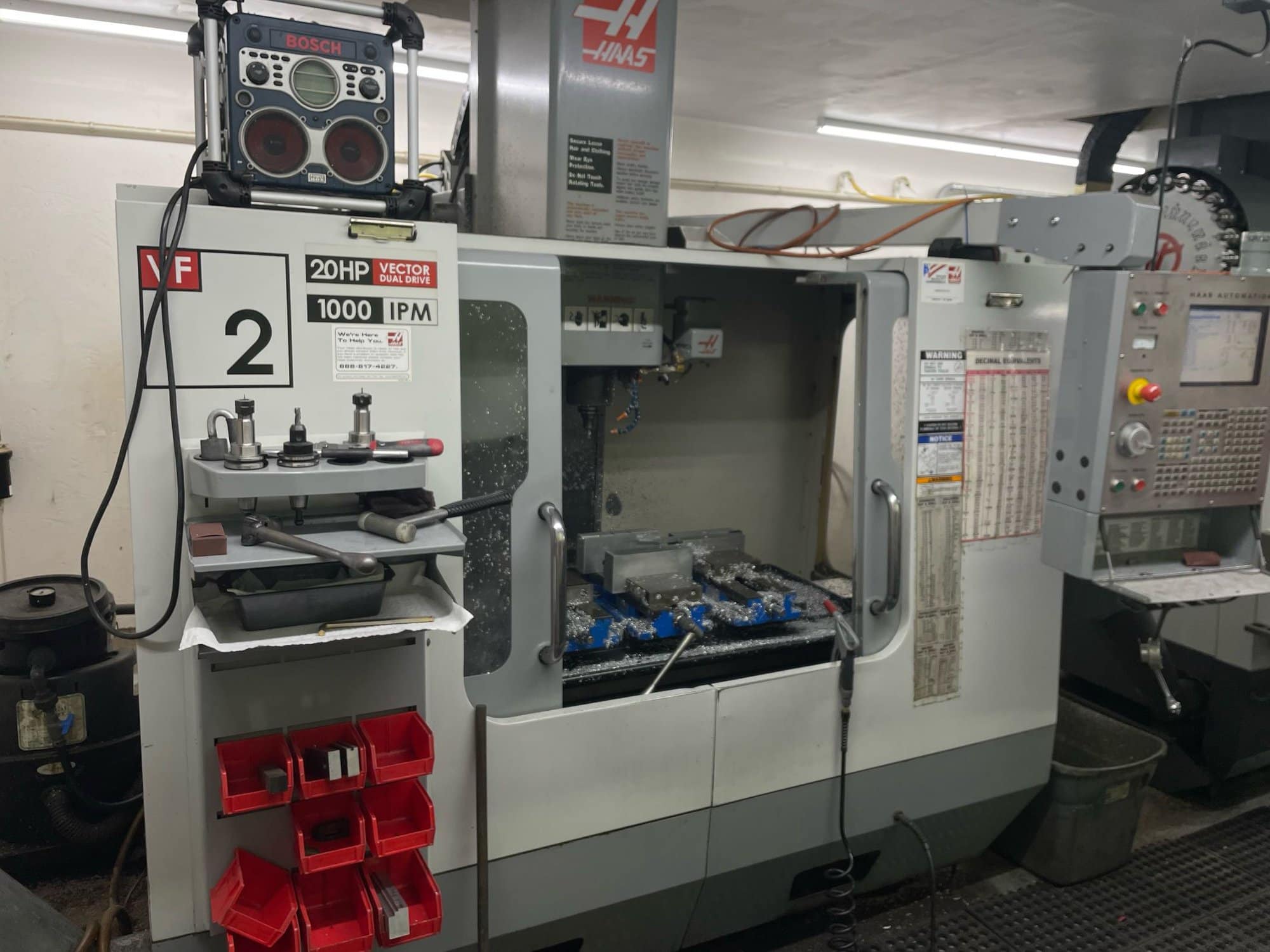 Haas VF-2D VMC, 2006 - Programable Coolant, Chip Auger