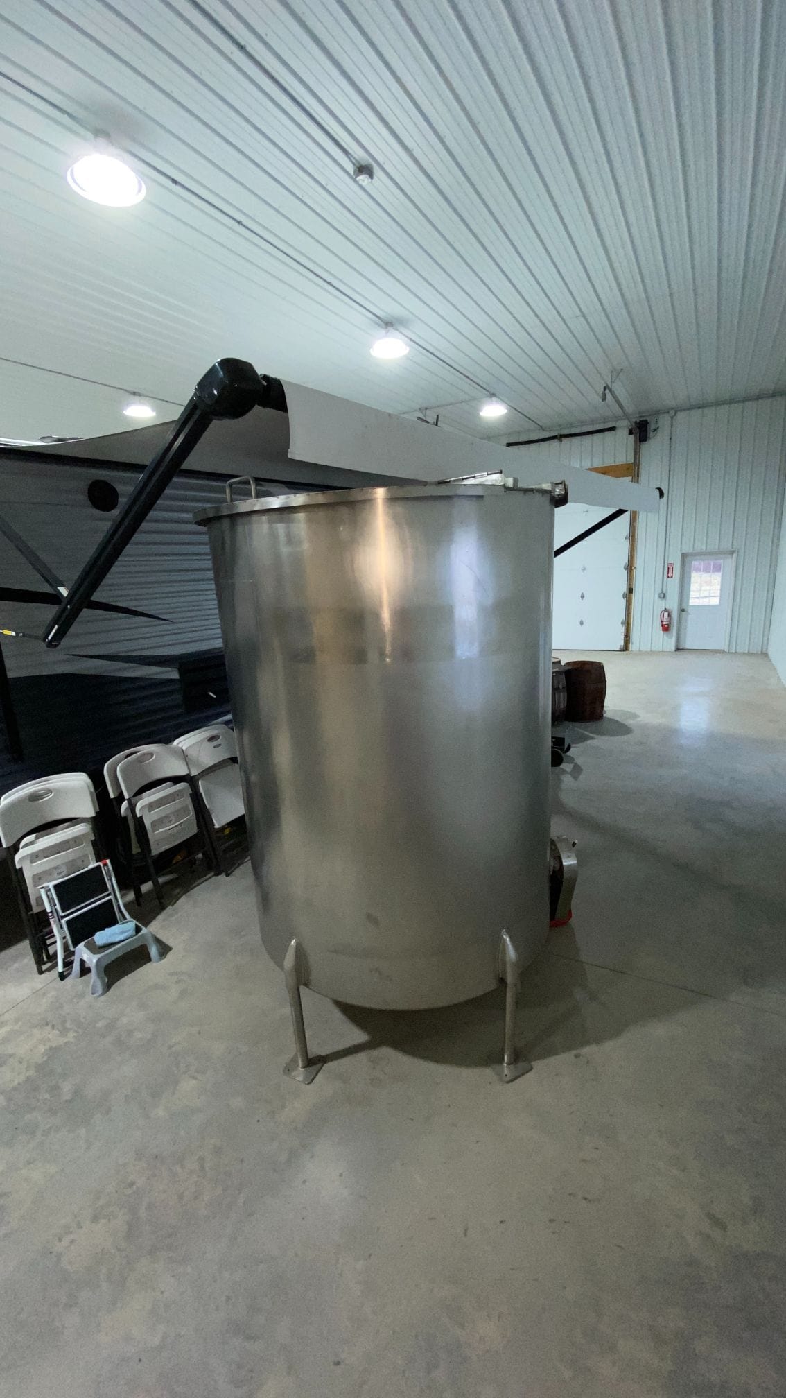 1000 Gallon Stainless Steel Single Wall Holding Tank, 2019- 1/2 HP Prop Mixer Sidebottom