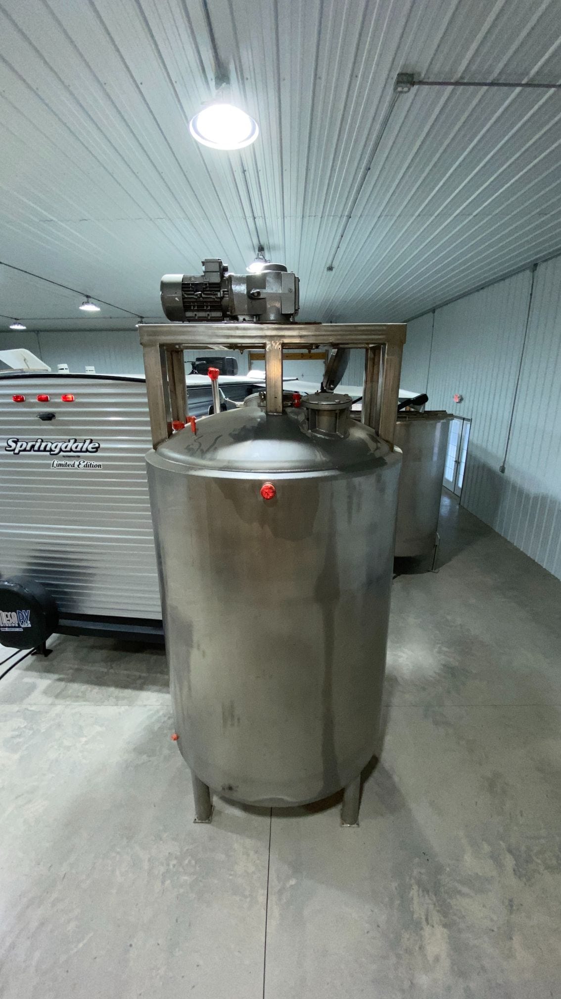 1000 Gallon Jacketed Stainless Steel Mixing Tank, 1995- with Valve for Bottom Outlet