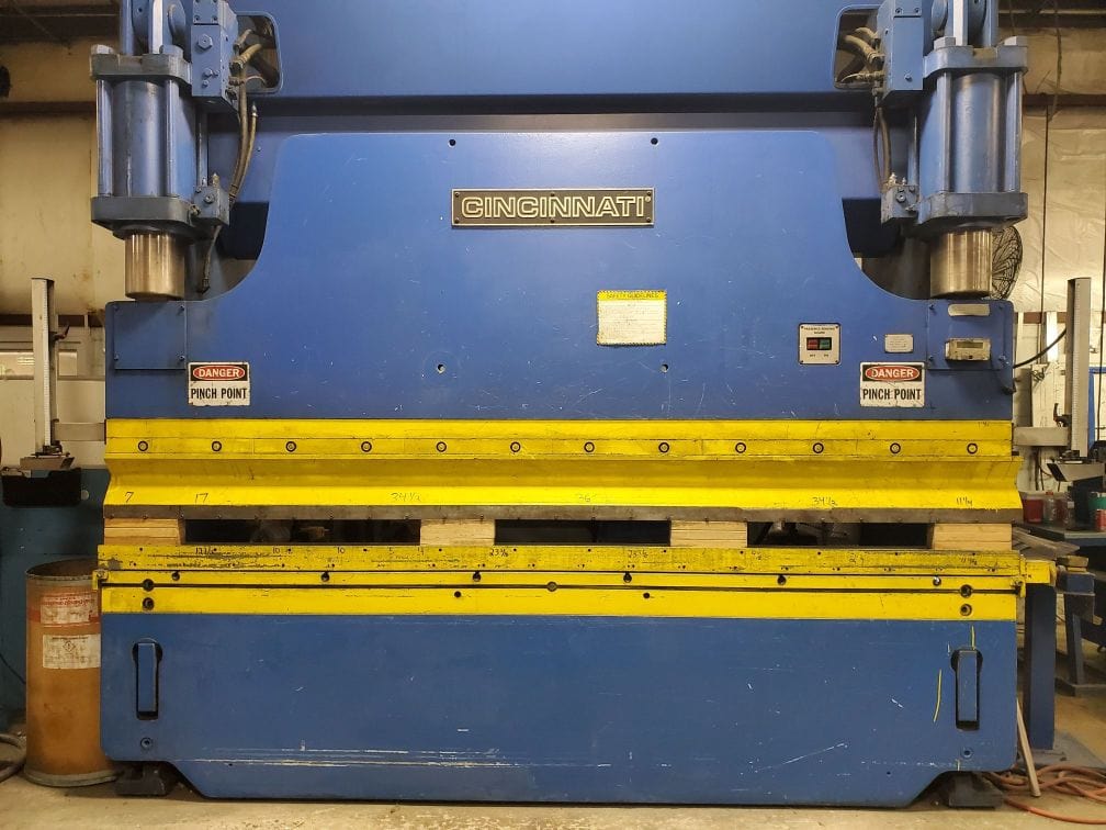 230 Ton x 12' Cincinnati 230 CB2 Hydraulic Press Brake, 1997 - 16" stroke