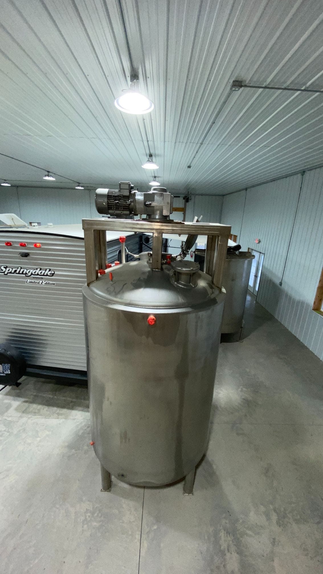 1000 Gallon Jacketed Stainless Steel Mixing Tank, 1995- with Valve for Bottom Outlet - Image 2