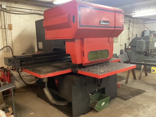 30 Ton Amada Octo-334, CNC Punch Press, 1984 - Image 2
