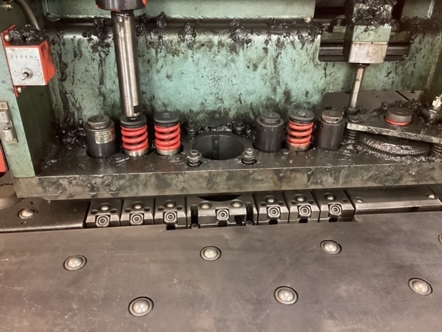 30 Ton Amada Octo-334, CNC Punch Press, 1984 - Image 4