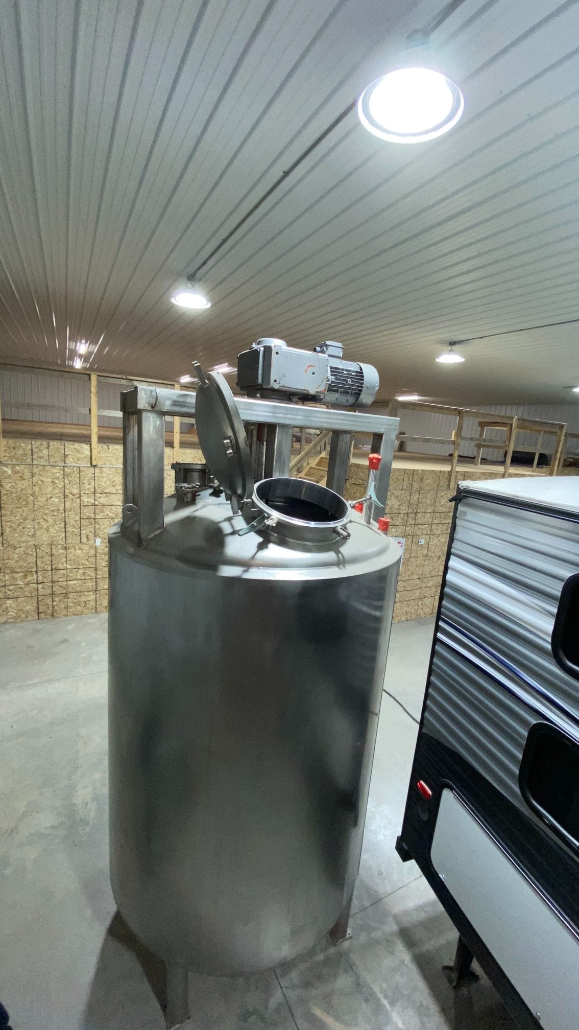 1000 Gallon Jacketed Stainless Steel Mixing Tank, 1995- with Valve for Bottom Outlet - Image 4