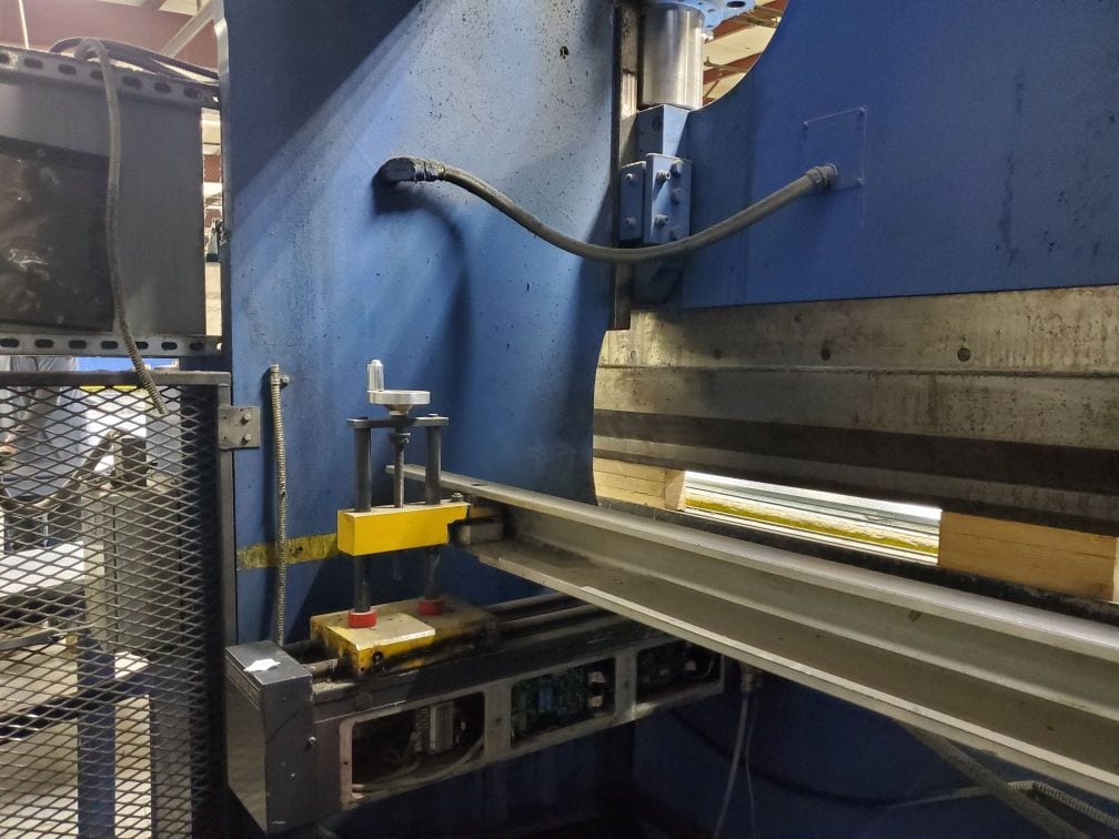 230 Ton x 12' Cincinnati 230 CB2 Hydraulic Press Brake, 1997 - 16" stroke - Image 4