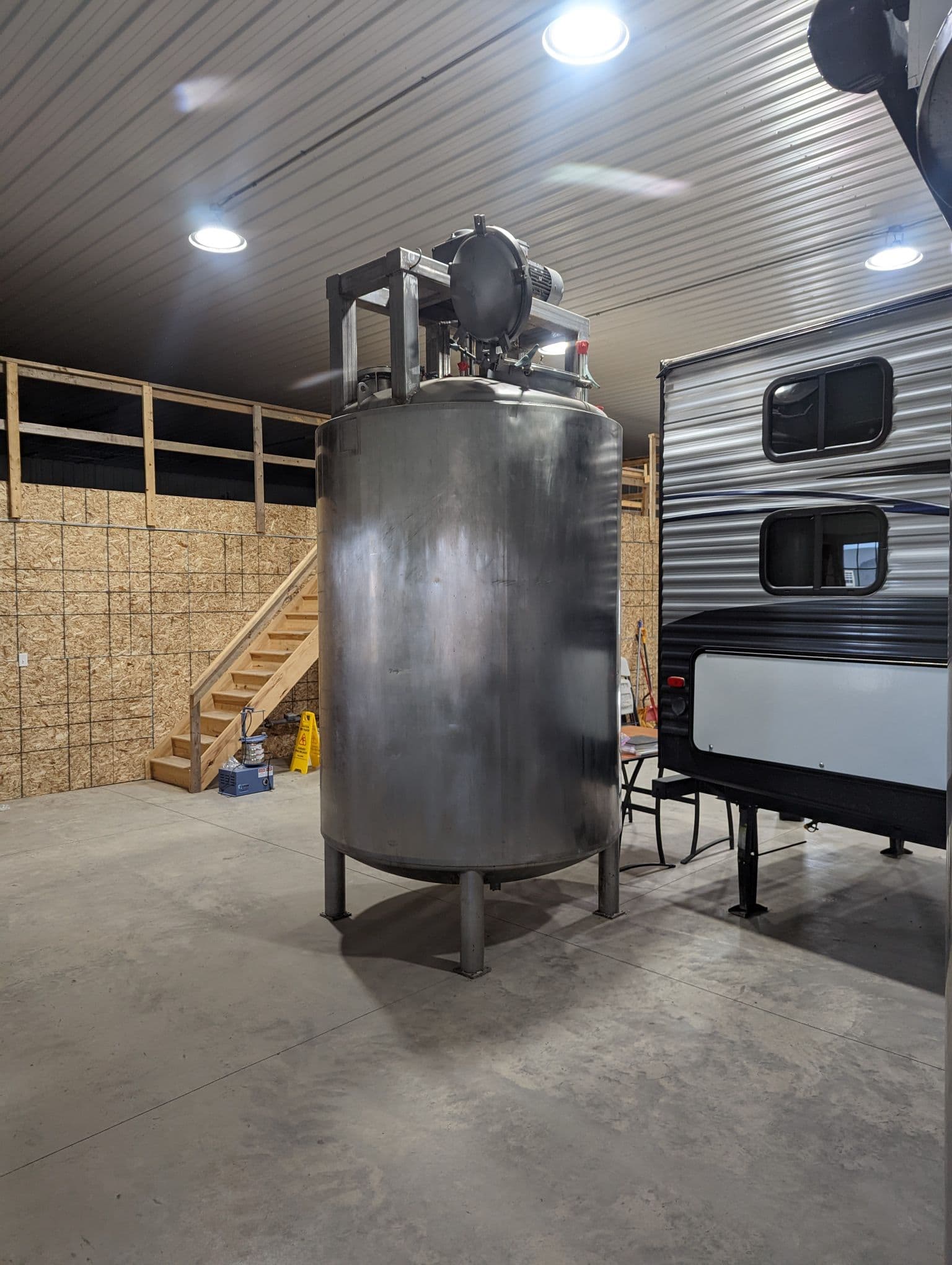 1000 Gallon Jacketed Stainless Steel Mixing Tank, 1995- with Valve for Bottom Outlet - Image 5