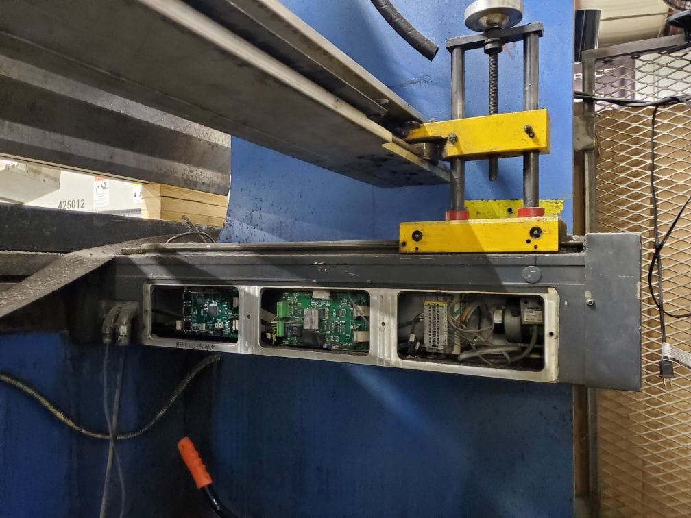 230 Ton x 12' Cincinnati 230 CB2 Hydraulic Press Brake, 1997 - 16" stroke - Image 5