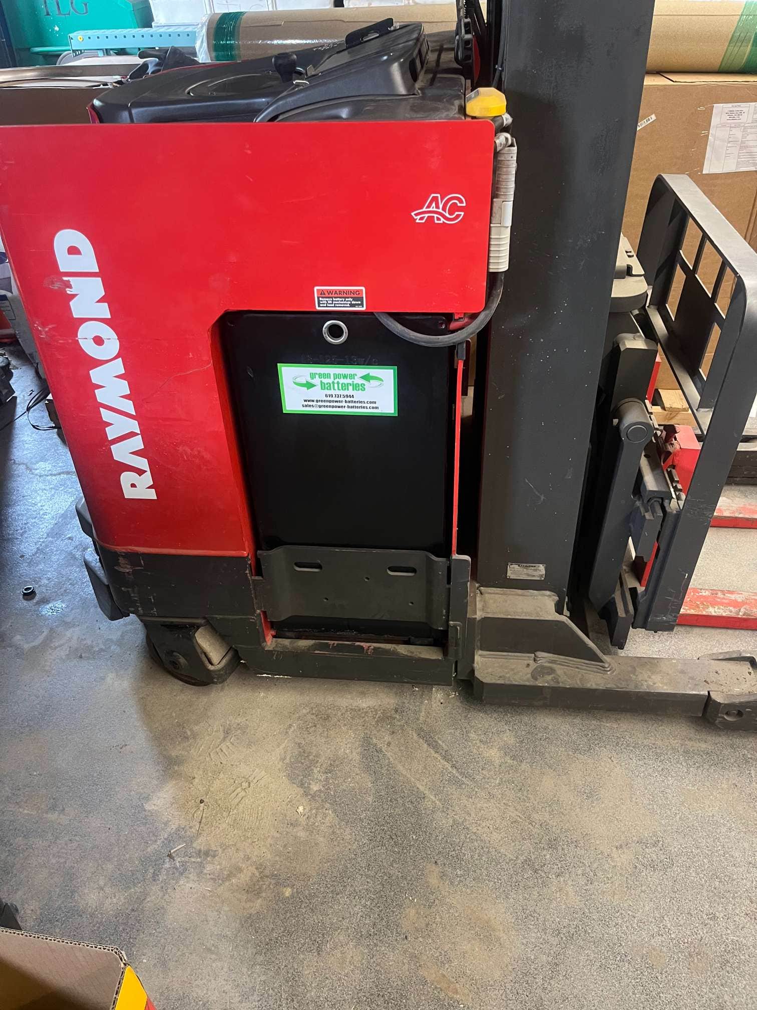 Raymond EASI R10TT 4500 lb Electric Forklift, 2006 - New Battery with Charger! - Image 3