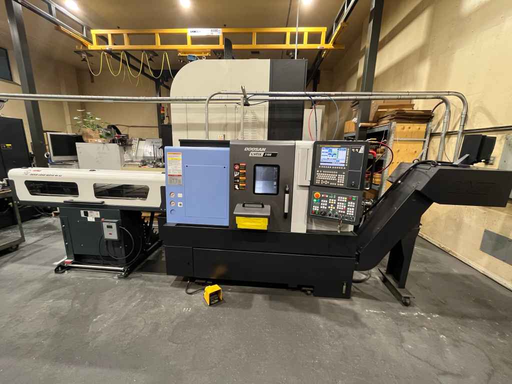 Doosan Lynx 2100A CNC Lathe, 2019 - 300 PSI, LNS Bar Feeder, Tooling Included