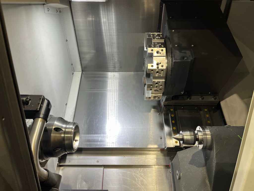 Doosan Lynx 2100A CNC Lathe, 2019 - 300 PSI, LNS Bar Feeder, Tooling Included - Image 12