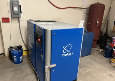 quincy screw compressor with dryer and 120 gallon storage tank