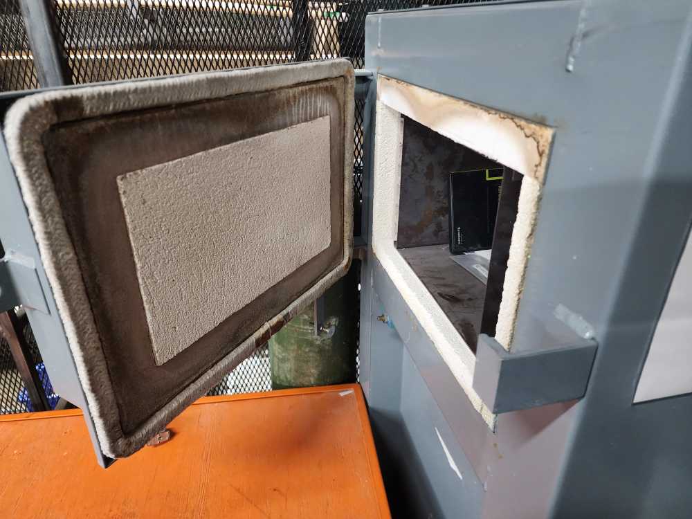 1,200 ºF Lucifer 42-H18 Heat Treat Oven