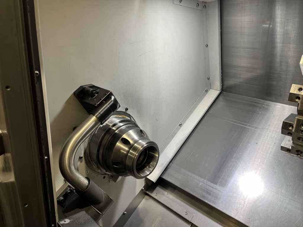 Doosan Lynx 2100A CNC Lathe, 2019 - 300 PSI, LNS Bar Feeder, Tooling Included - Image 13