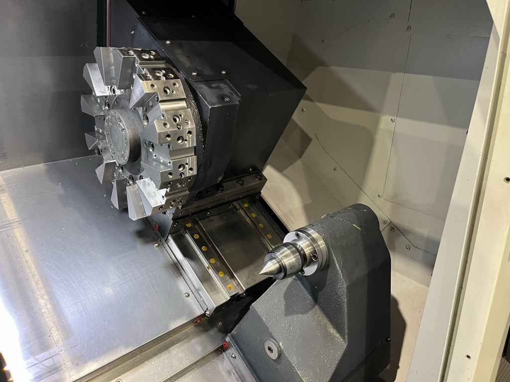 Doosan Lynx 2100A CNC Lathe, 2019 - 300 PSI, LNS Bar Feeder, Tooling Included - Image 14
