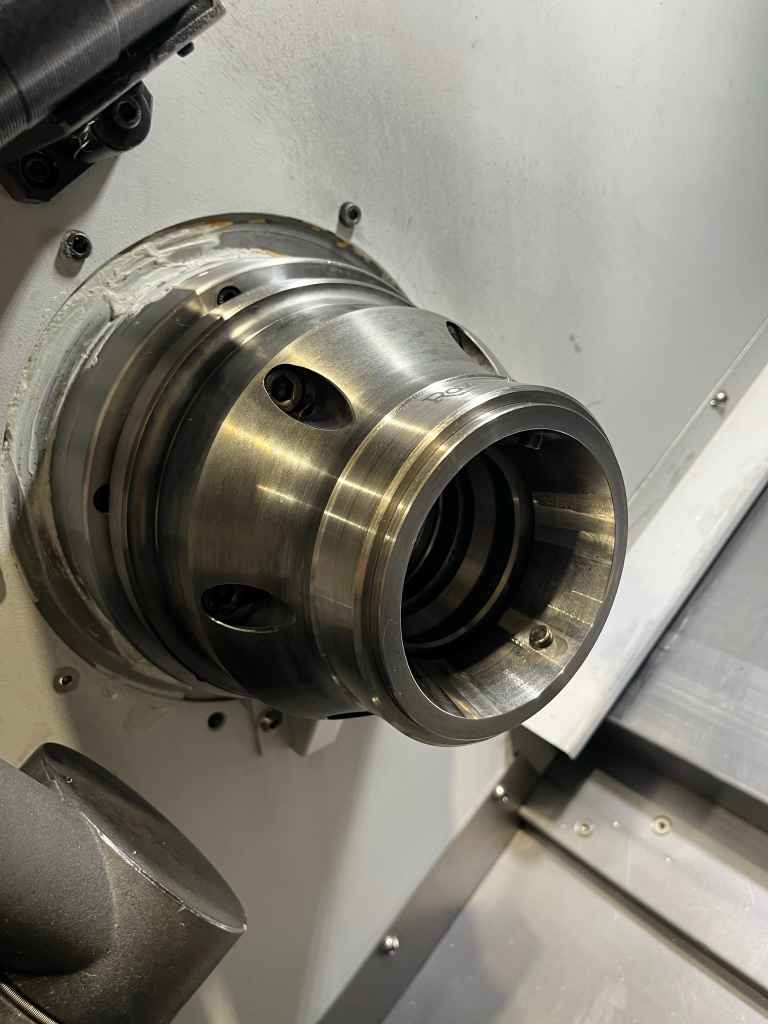 Doosan Lynx 2100A CNC Lathe, 2019 - 300 PSI, LNS Bar Feeder, Tooling Included - Image 19