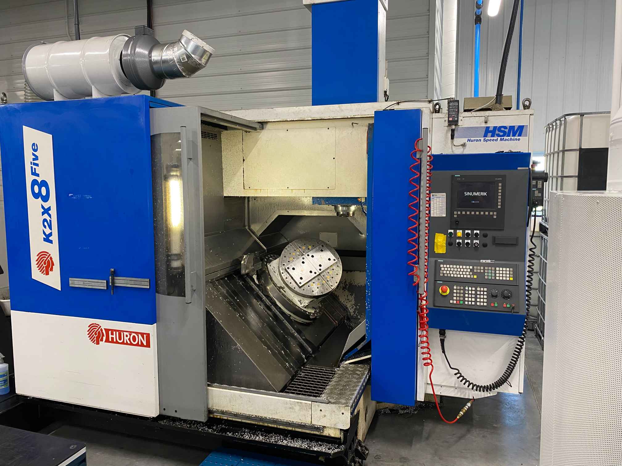 Huron K2X8Five VMC, 2006 - 5-Axis, TSC, Probing, Conveyor, Transformer - Image 2