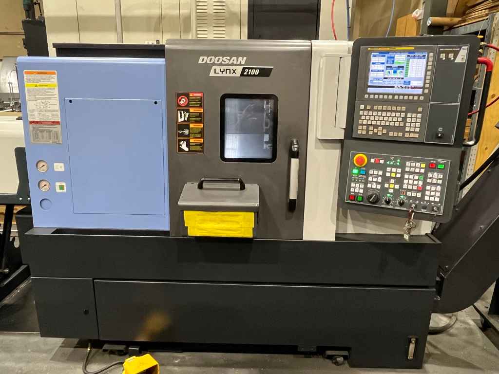 Doosan Lynx 2100A CNC Lathe, 2019 - 300 PSI, LNS Bar Feeder, Tooling Included - Image 2