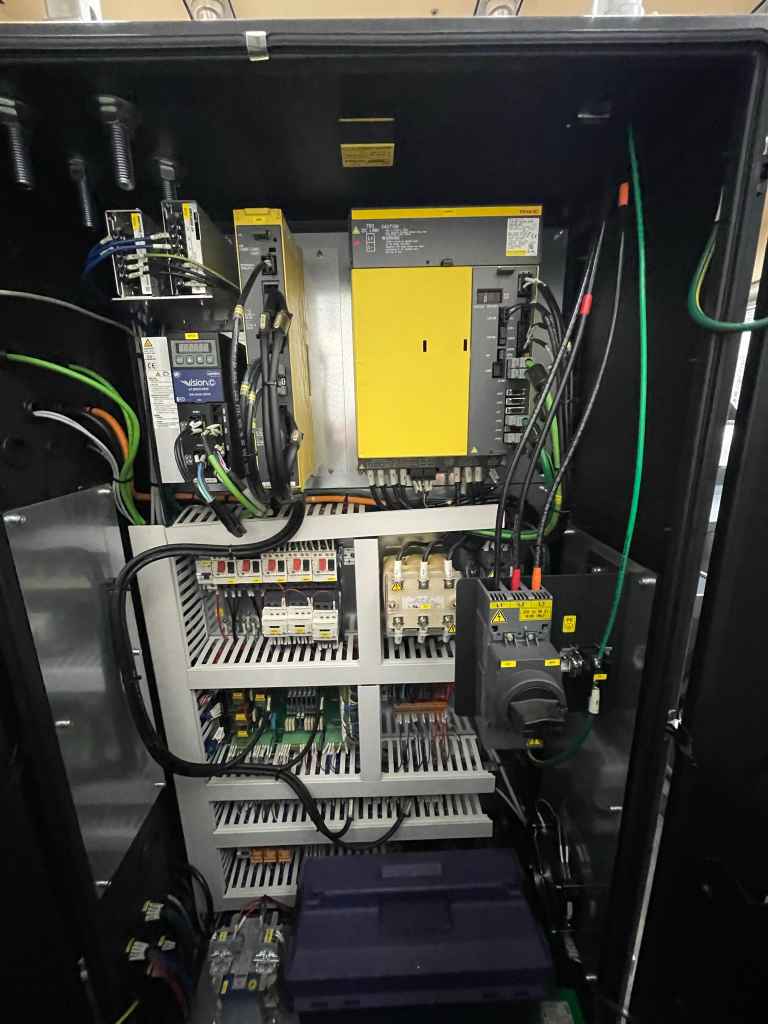 Doosan Lynx 2100A CNC Lathe, 2019 - 300 PSI, LNS Bar Feeder, Tooling Included - Image 22