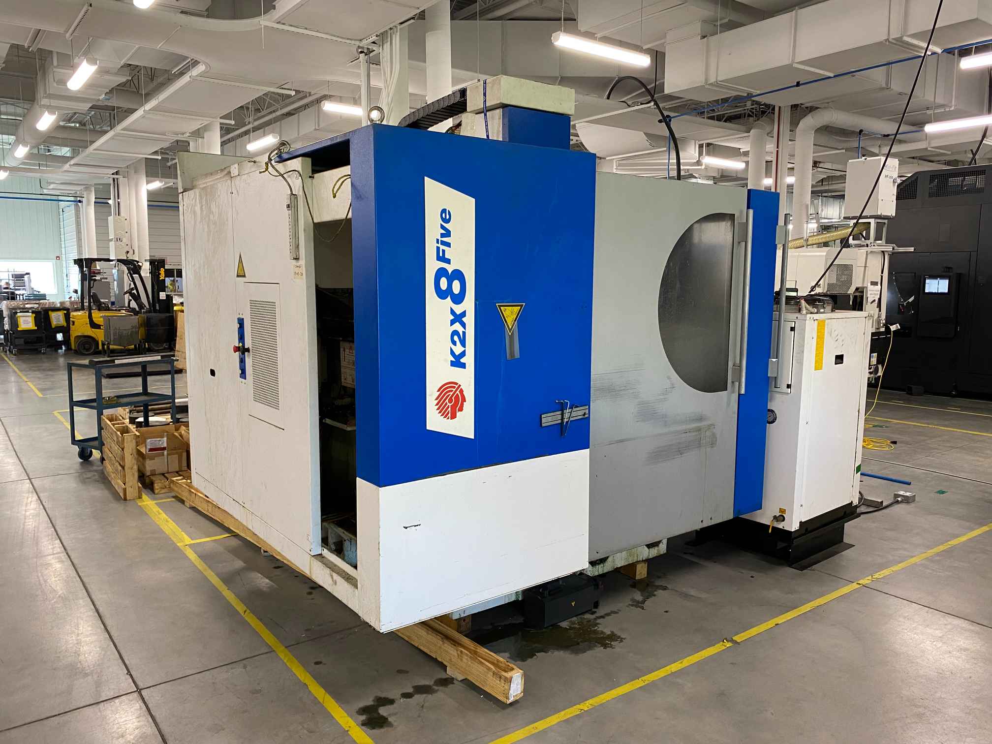 Huron K2X8Five VMC, 2006 - 5-Axis, TSC, Probing, Conveyor, Transformer - Image 3