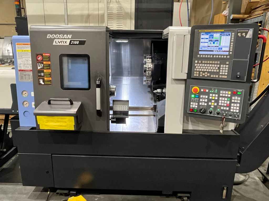 Doosan Lynx 2100A CNC Lathe, 2019 - 300 PSI, LNS Bar Feeder, Tooling Included - Image 3