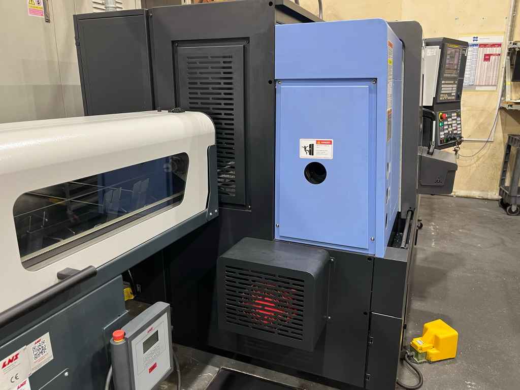 Doosan Lynx 2100A CNC Lathe, 2019 - 300 PSI, LNS Bar Feeder, Tooling Included - Image 4
