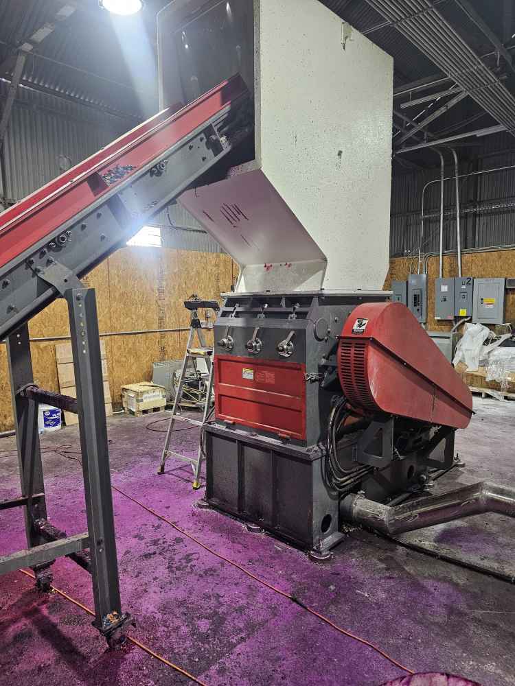 Wobide AMGS1000 Heavy Duty Single Shaft Plastic Shredder With AMGH 800/600 Heavy Duty Plastic Crusher Equipped With 2 x Conveyor Belts + Silo Blower System + Control Panels - Image 4