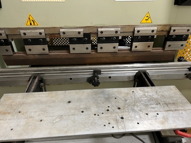 44 Ton X 6' US Industrial Machinery USHB44-6 Hydraulic Press Brake, 2014 - Tooling included - Image 3