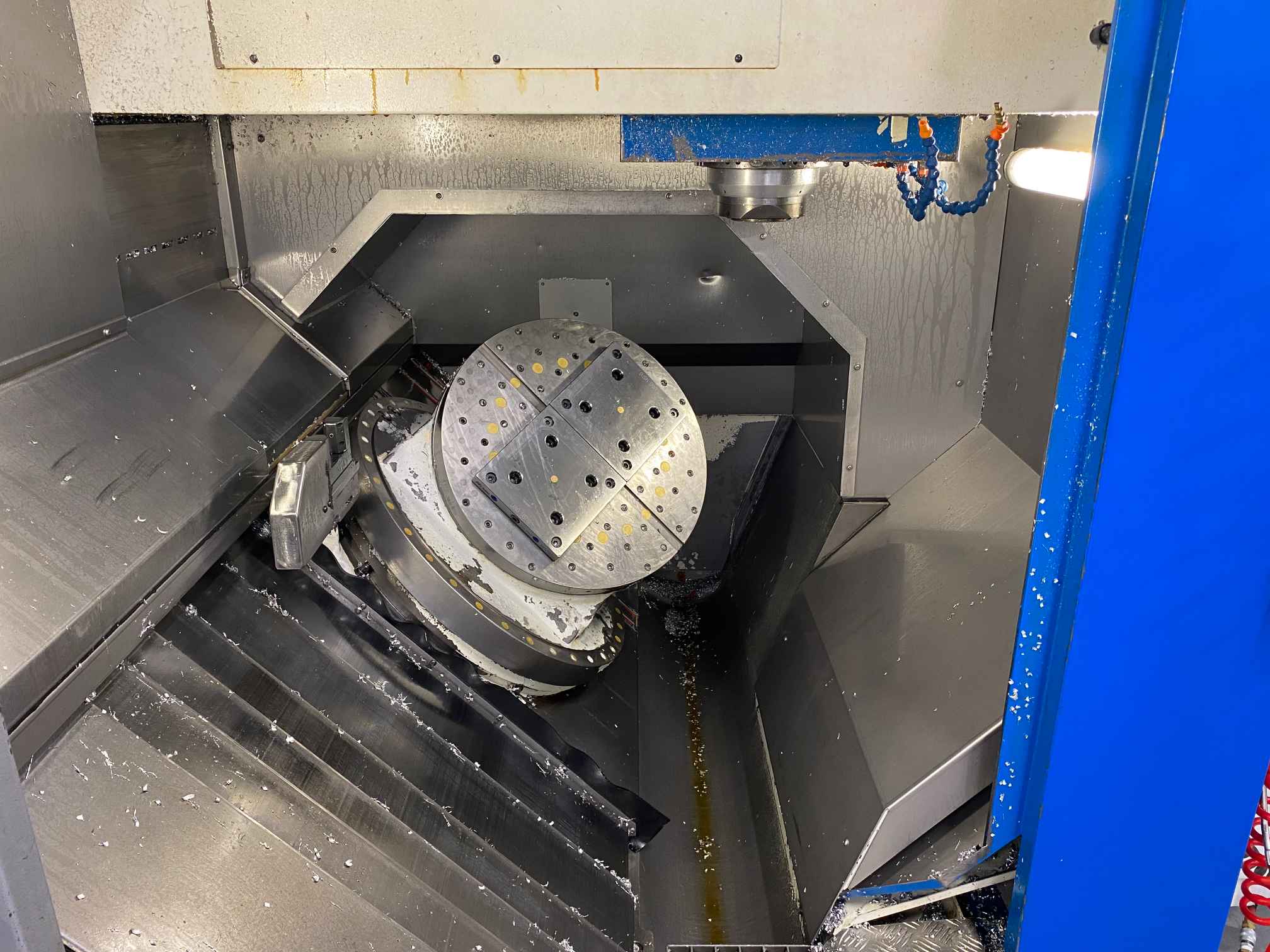 Huron K2X8Five VMC, 2006 - 5-Axis, TSC, Probing, Conveyor, Transformer - Image 5