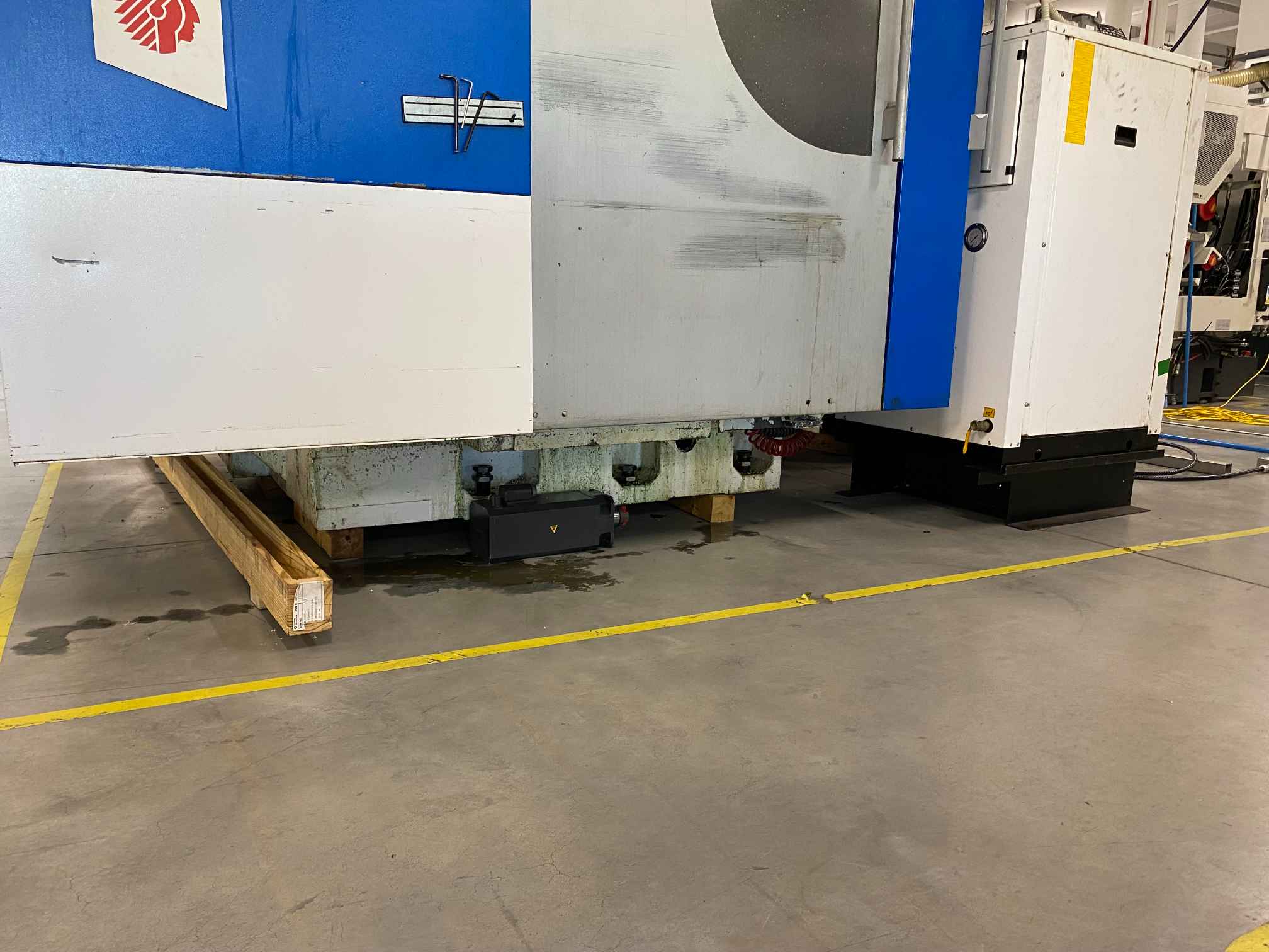 Huron K2X8Five VMC, 2006 - 5-Axis, TSC, Probing, Conveyor, Transformer - Image 7
