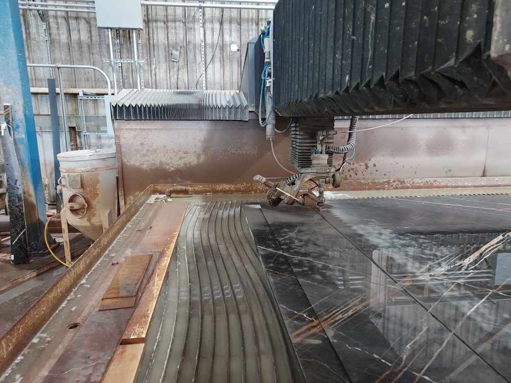 9' x 15' Flow Mach 3 Hyperjet CNC Waterjet