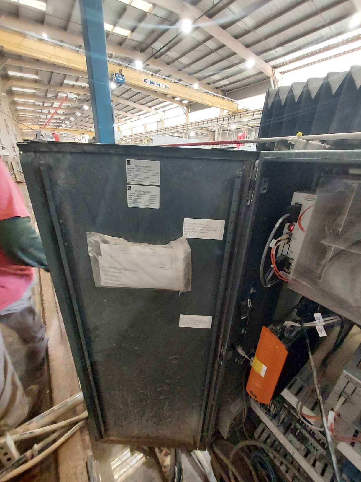 9' x 15' Flow Mach 3 Hyperjet CNC Waterjet