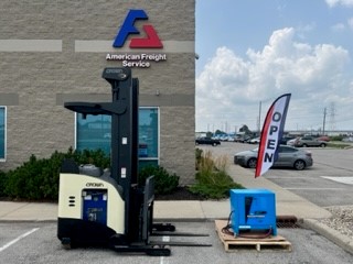Crown RR 25225-45 4500 lb Electric Forklift, 2006