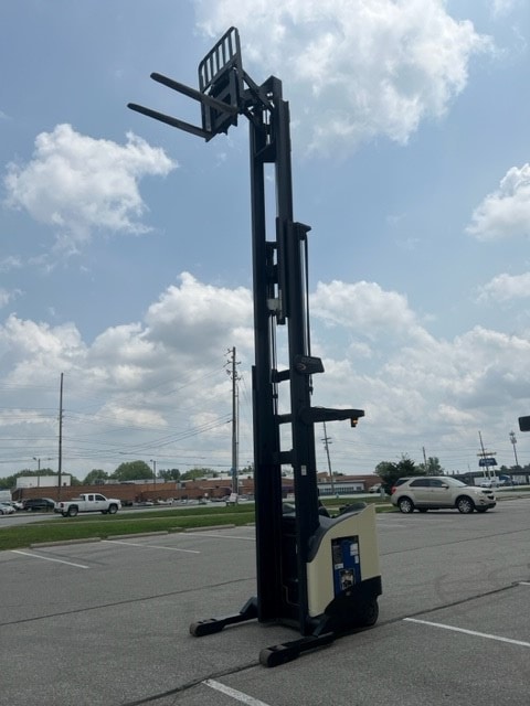 Crown RR 25225-45 4500 lb Electric Forklift, 2006 - Image 3