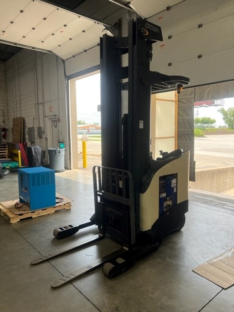 Crown RR 25225-45 4500 lb Electric Forklift, 2006 - Image 5