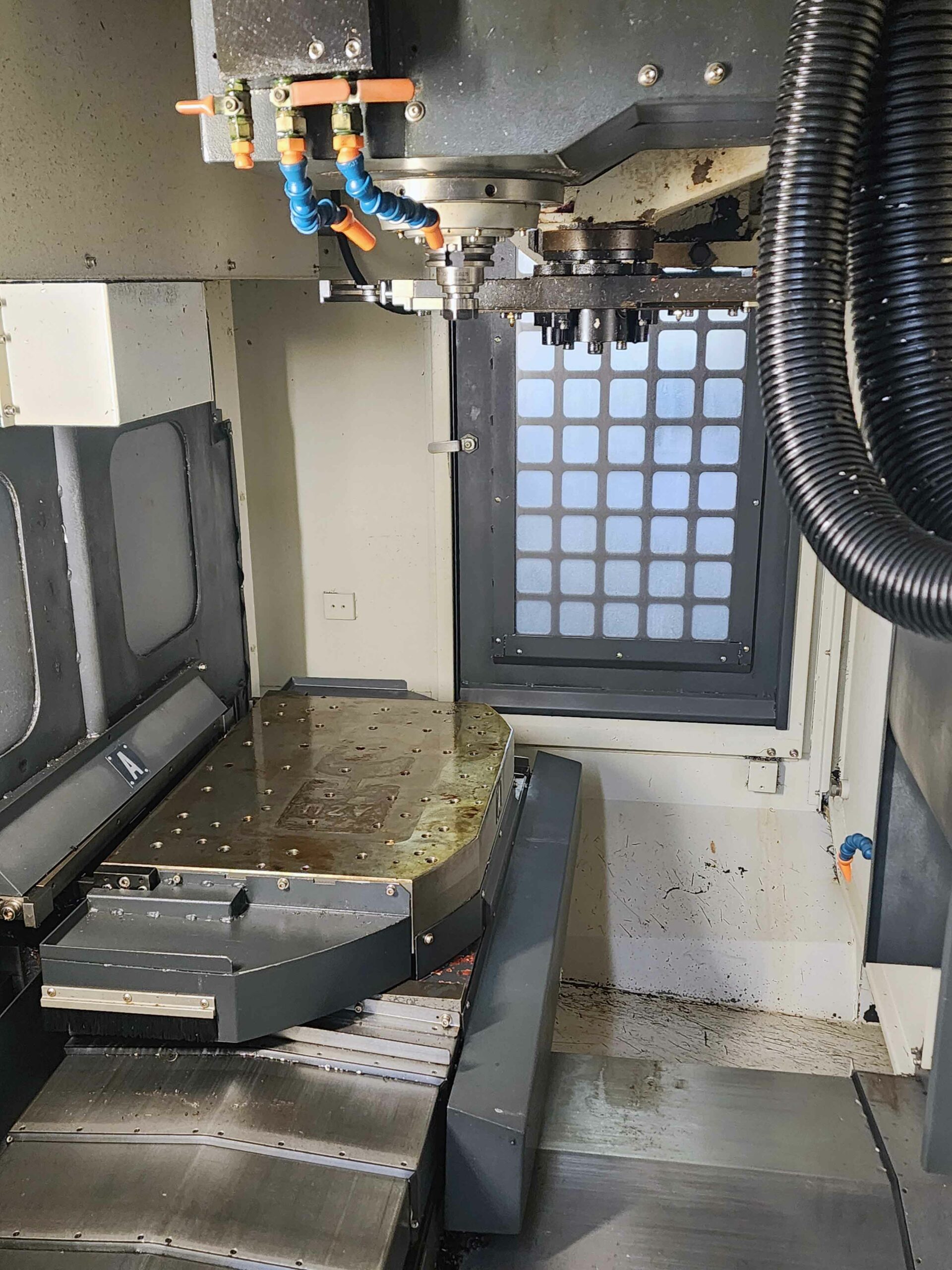 Feeler VMP-580 APC VMC, 2012 - Fanuc, Coolant Through Spindle, Rigid Tap, Cat 40, 2-Pallet Changer - Image 2