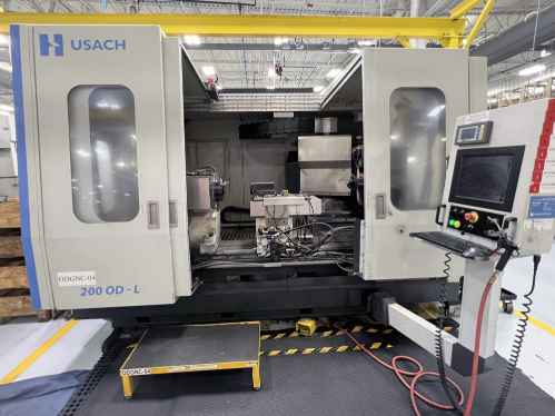 Usach 200 OD-L Dual Wheel CNC Grinder, 2014 - 42" Swing, 80" Centers, Probing, Fanuc, Fabric Filter, Chiller