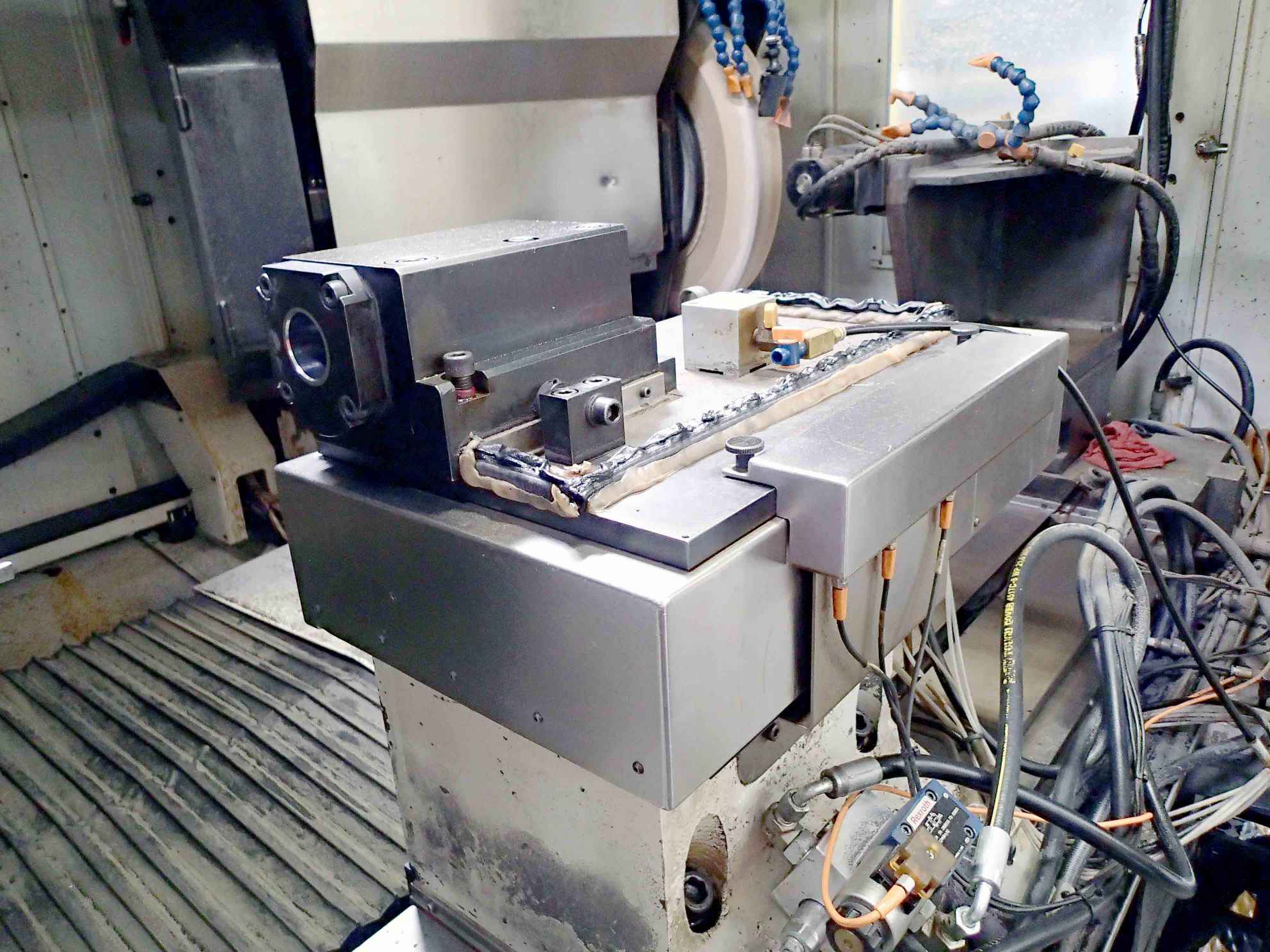 Usach 200 OD-L Dual Wheel CNC Grinder, 2014 - 42" Swing, 80" Centers, Probing, Fanuc, Fabric Filter, Chiller - Image 7